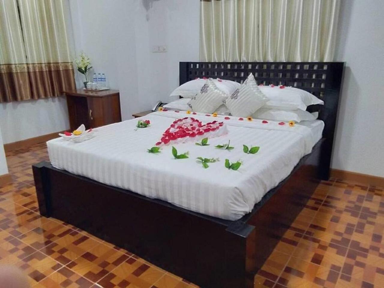 Golden Palace Hotel Hpa-an Bagian luar foto