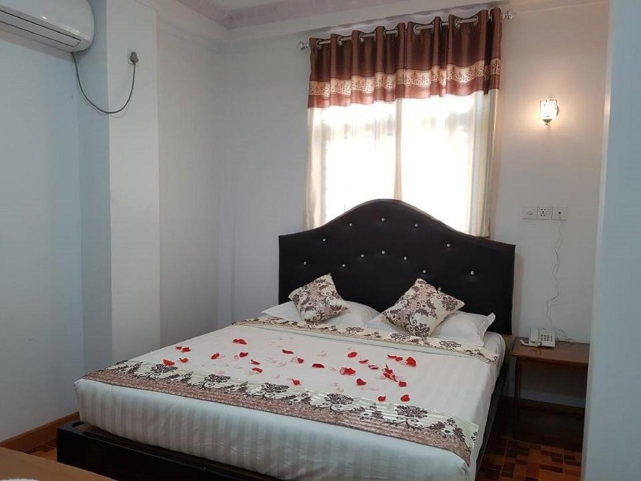 Golden Palace Hotel Hpa-an Bagian luar foto